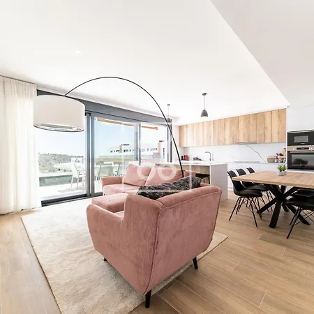Finefleur - And Mountain Views - By Oyoostays Apartment *